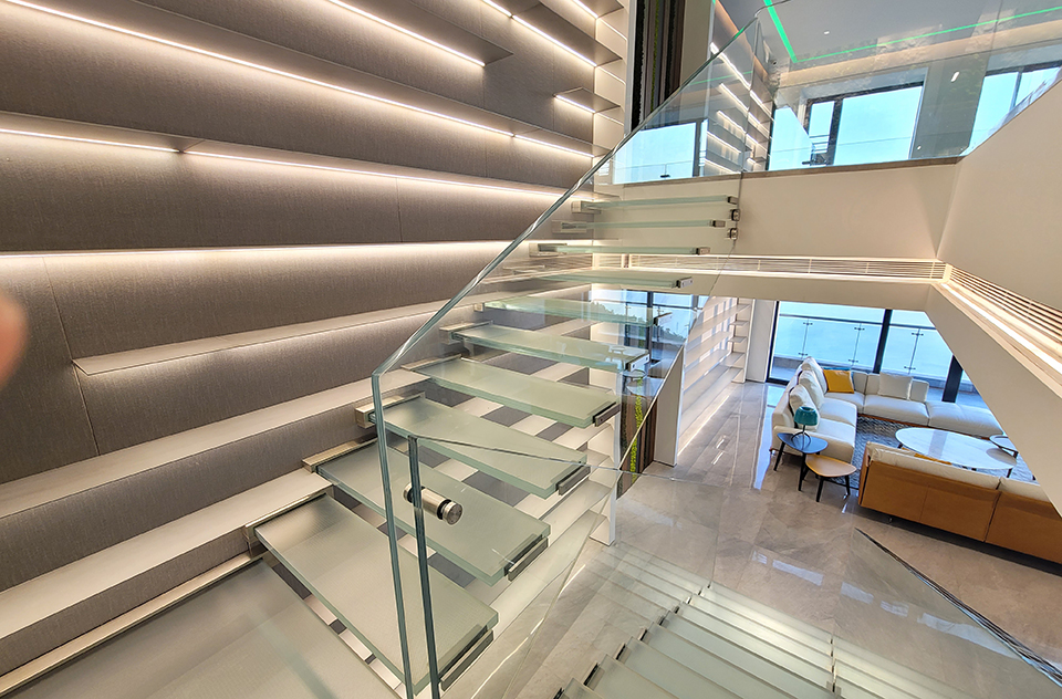 珠海銀河灣别墅-懸浮式玻璃樓梯